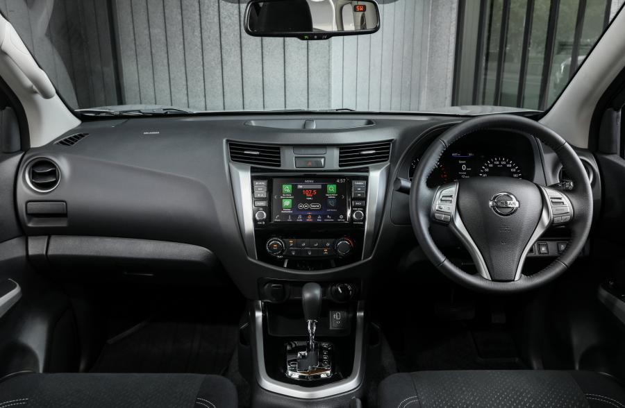 Торпедо Nissan Navara ST Dual Cab (D23) 2020 года  (AU) (фото 9 из 24)